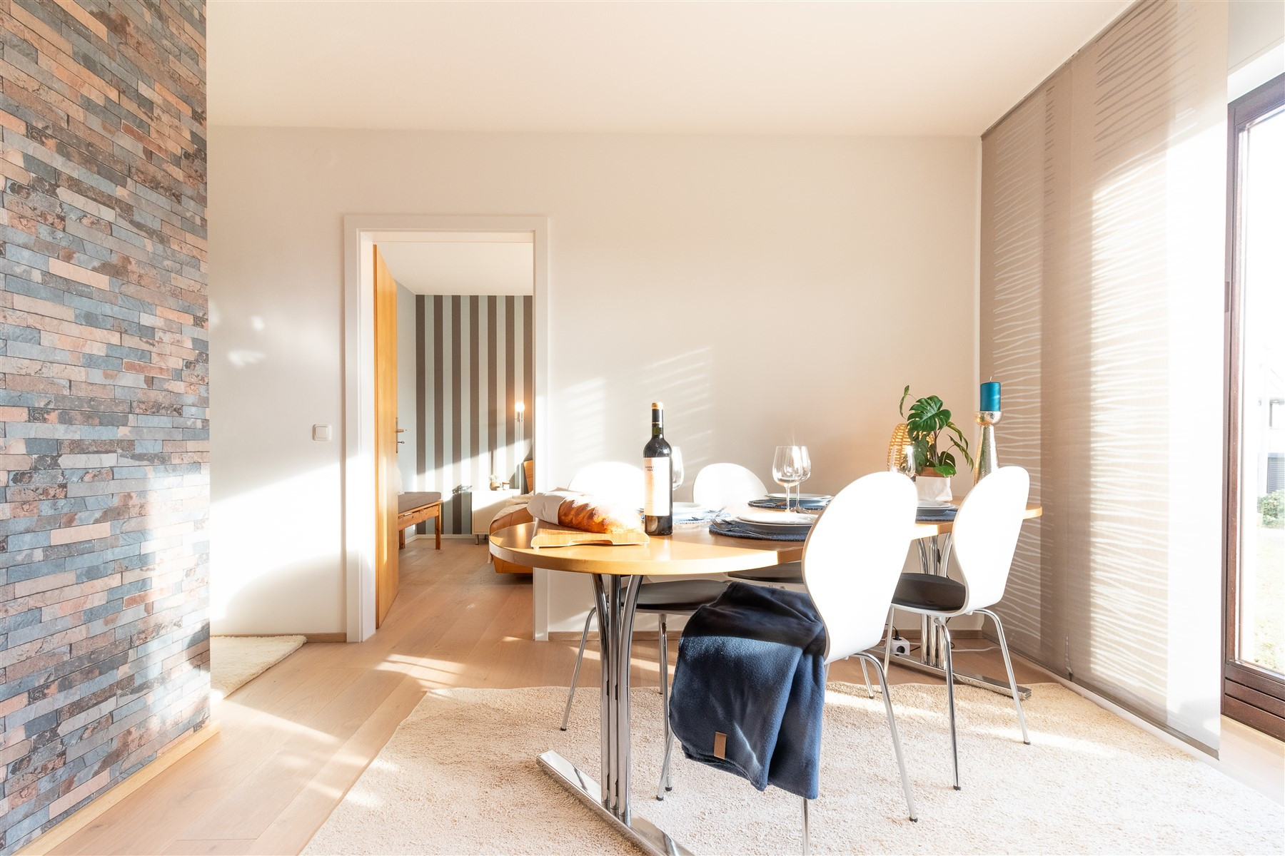 Esstisch im Wohnzimmer